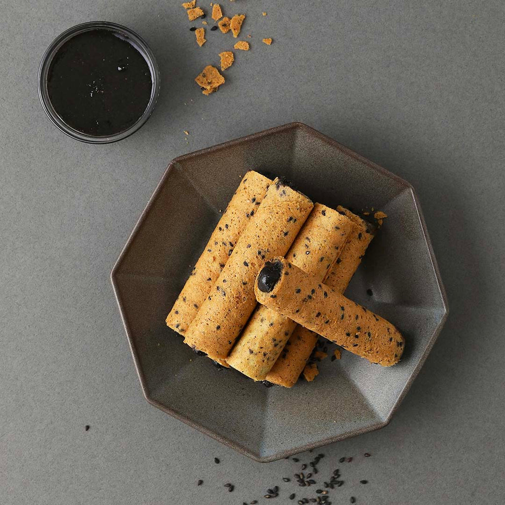 Hiwalk - Black Sesame Filled Extra Thick Egg Rolls (4 packs/ 8 rolls in a box)